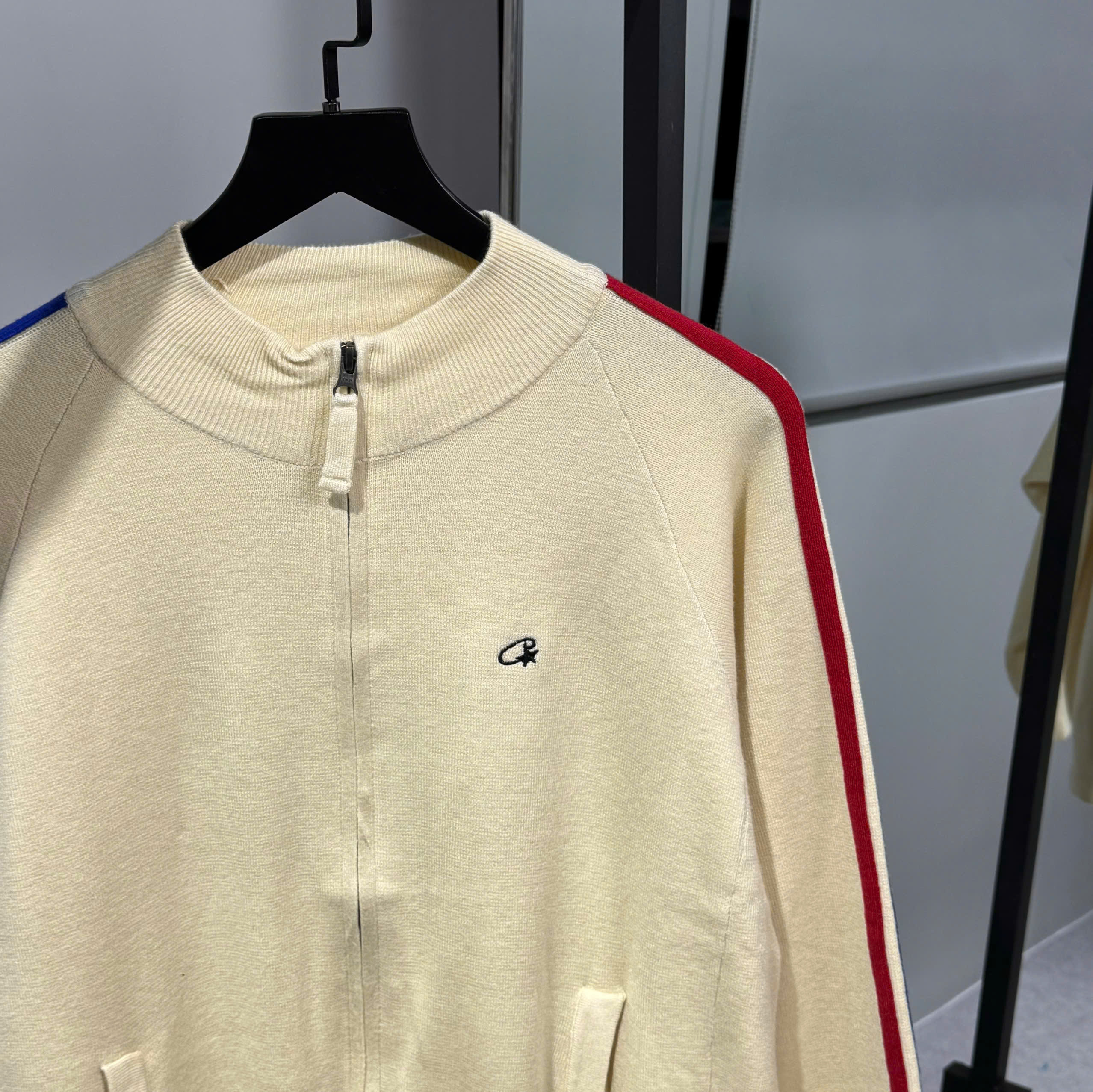 z7049420446643_011350b0efaf7a05e394083b1fd2167a