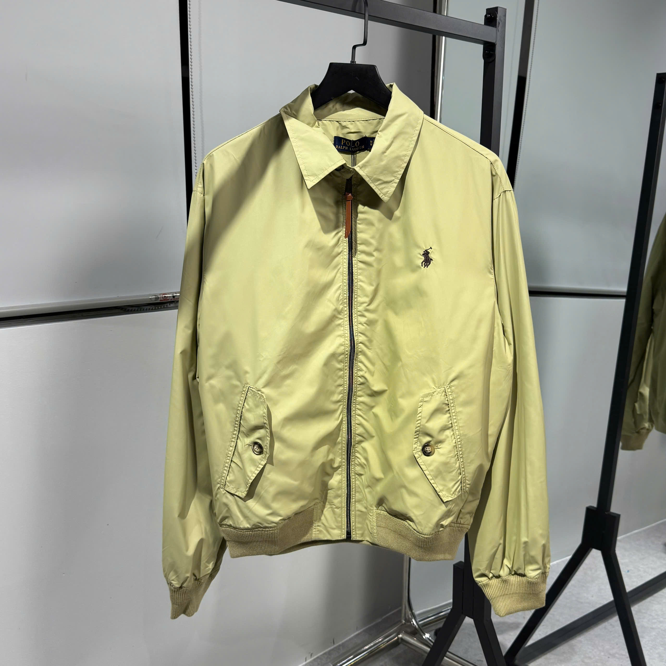 z7049441604128_ea286041c6fa3b6b9d0cf5915c7b3b74