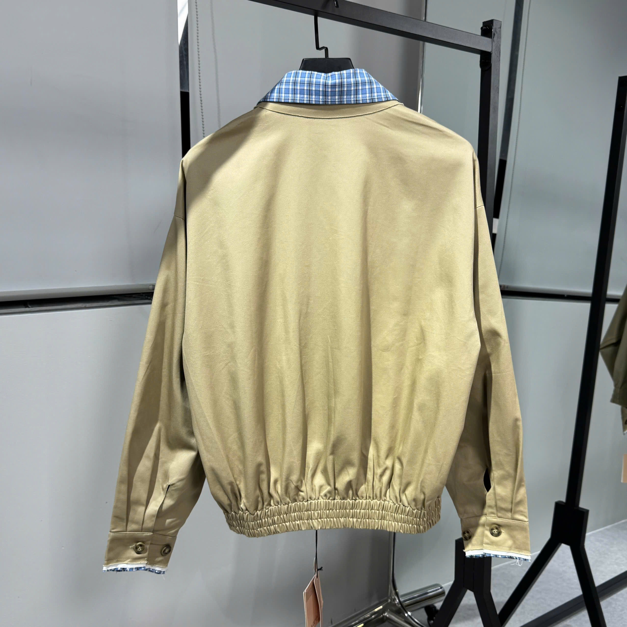 z7076811999124_5bd036e9bcad2508cc0b8c01d0bec88b