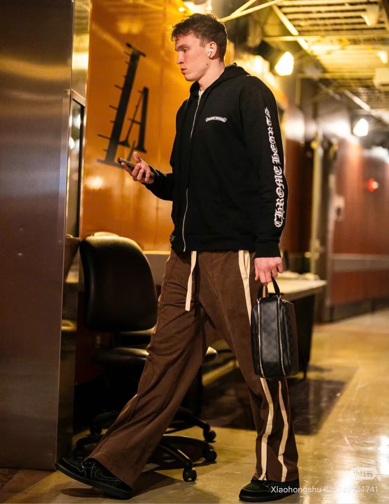 z7081295403032_08d706599d4b8de01dce2717800d202c