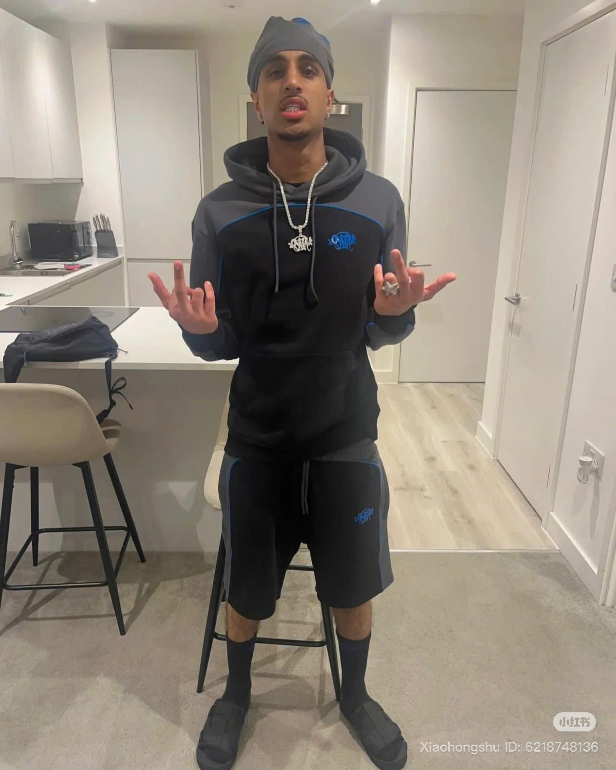 z7112659213615_1cbdb1b8c7e0cf1132b2bb13b22cb671