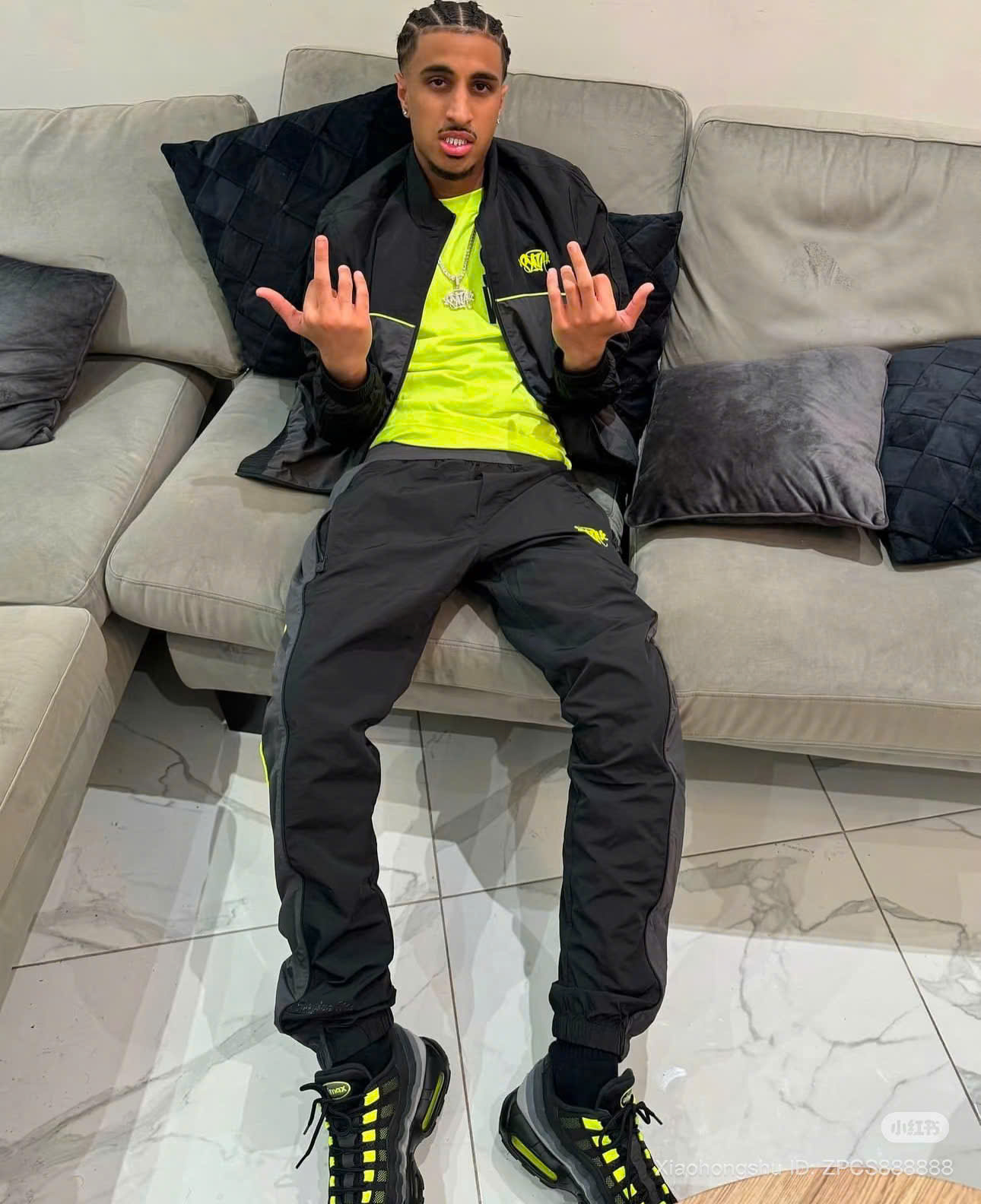 z7112660056072_f5a06690e10754941cf1c3a6eada2249