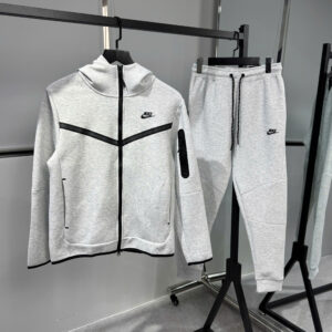 z7129990389947_264fc1556e60b3ee783e75f06743bc1b