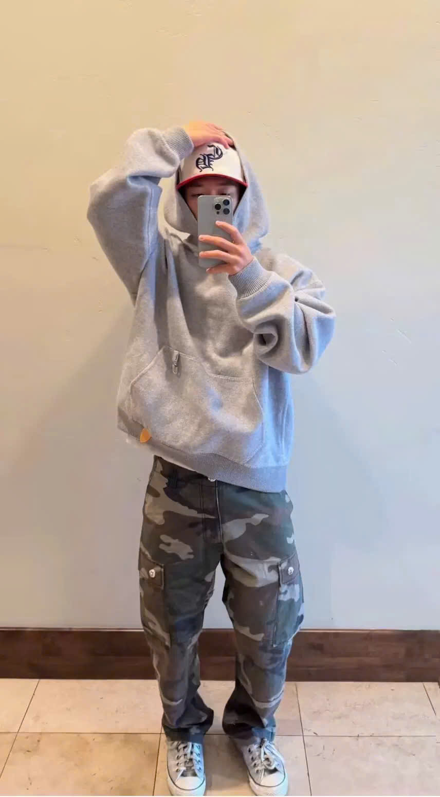 z7233829712030_f20aa7ef7b377694069379a5a7ac8395